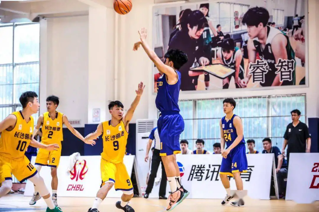 成年人如何在业余时间练习篮球接球技巧?_2